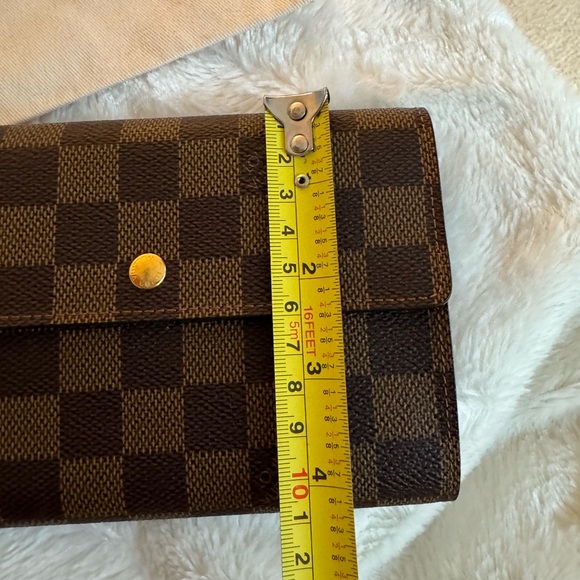 Authentic Louis Vuitton wallet in excellent condition - Picture 15 of 16